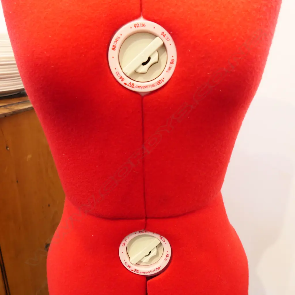 SINGER AJUSTABLE DRESS FORM H.1300mm Image 1++