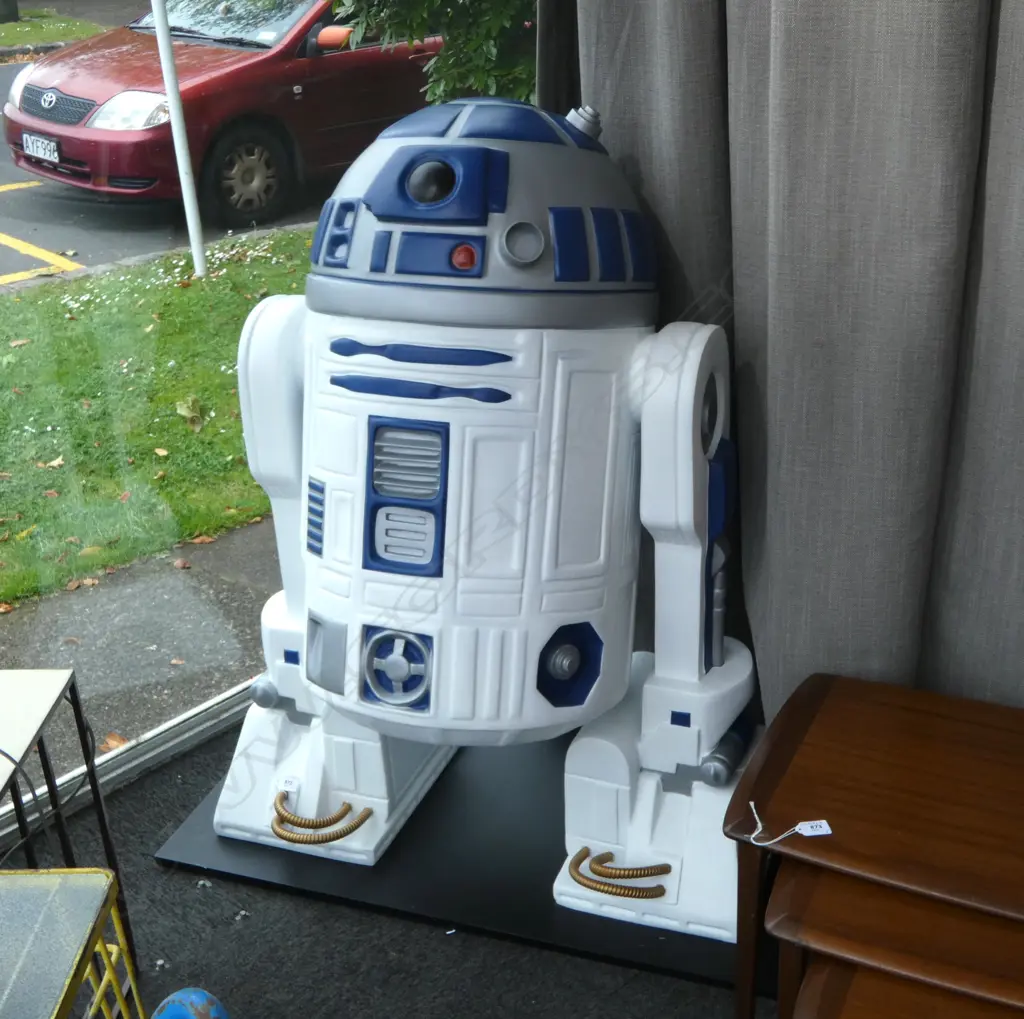 FIBREGLASS R2-D2 H.1100mm THE STAR WARS FICTIONAL ROBOT. Same size as original. Image 1++