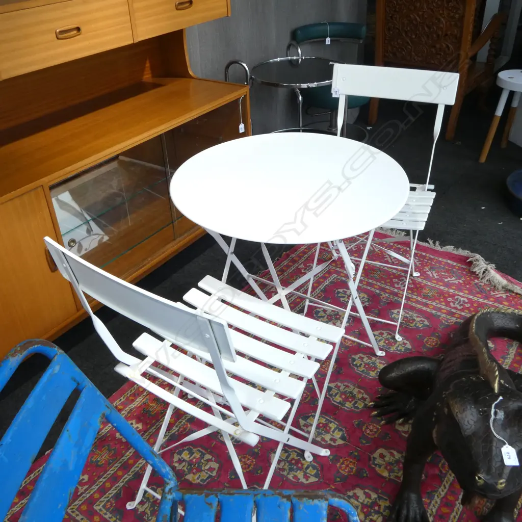 3 PCE WHITE METAL PATIO SET; TABLE & PR CHAIRS Image 1++