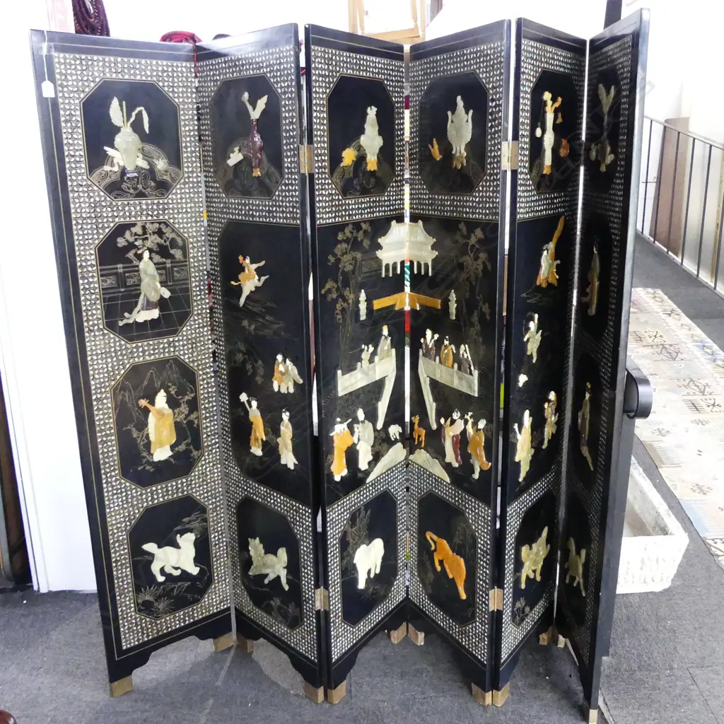 CHINESE SIX PANEL SCREEN DECORATED & INLAID WITH MOTHER OF PEARL VARIOUS HARD & SOFT STONE FIGURES URNS ETC Image 1++