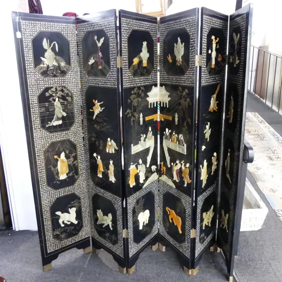 CHINESE SIX PANEL SCREEN DECORATED & INLAID WITH MOTHER OF PEARL VARIOUS HARD & SOFT STONE FIGURES URNS ETC