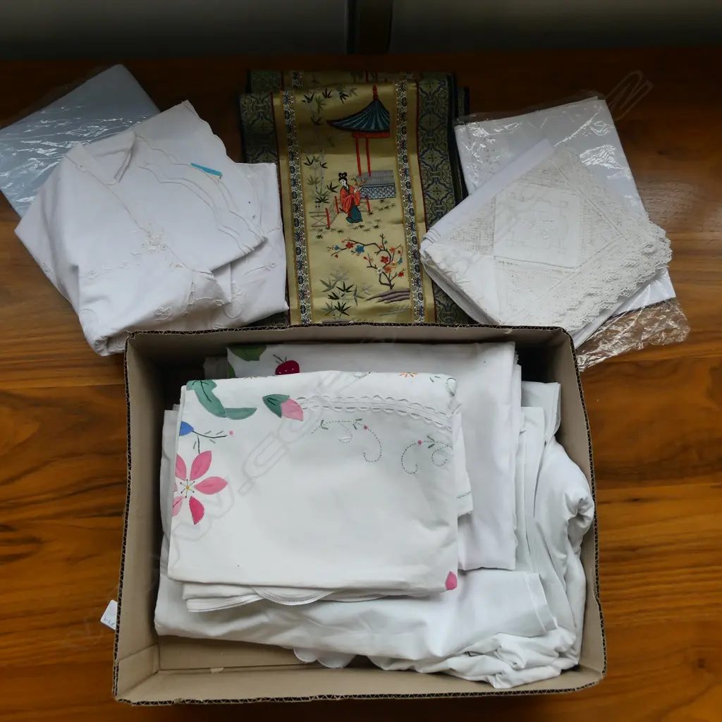 ASST TABLE LINEN Incl. ORIENTAL Image 1++