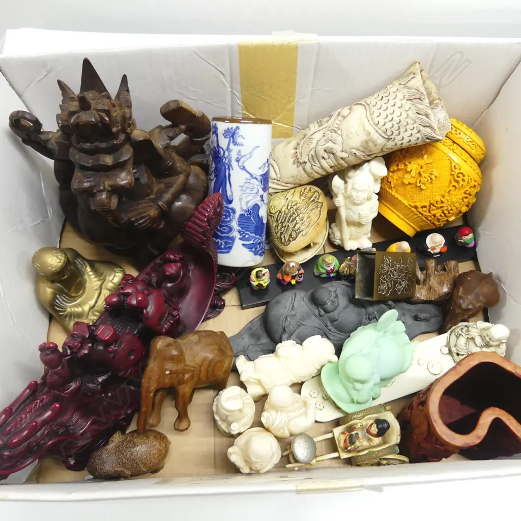 SMALL BOX OF CHINESE COLLECTABLES  Image 1++
