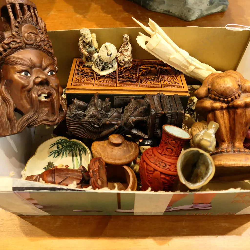 COLLECTION OF ORIENTAL COLLECTABLES WOOD CARVINGS BRASS CHINA & RESIN NETSUKES Image 1++