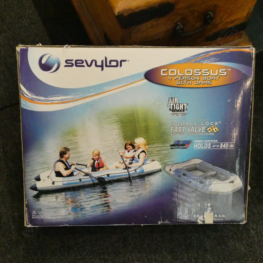 4 PERSON INFLATABLE BOAT WITH OARS ‘SEVYLOR’ UNOPENED AS NEW Image 1++