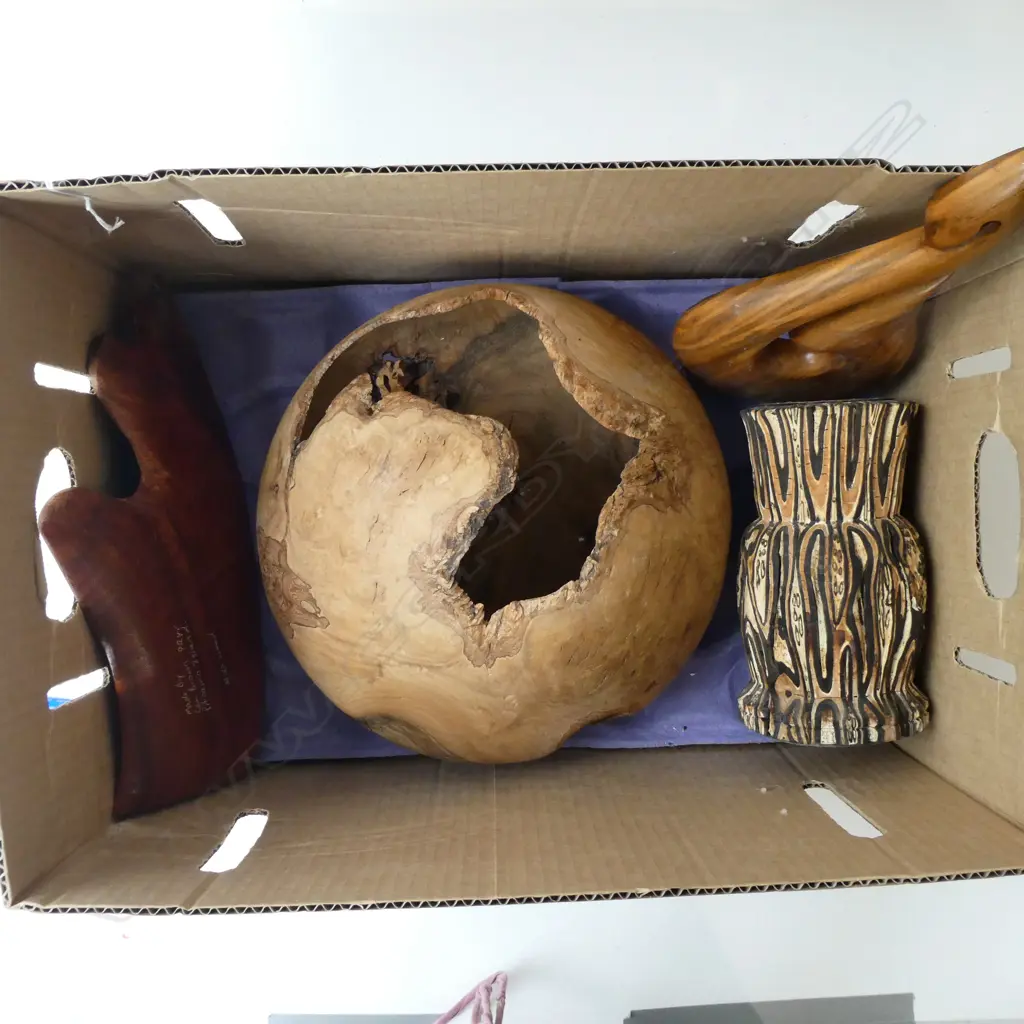 BOX 4 WOODEN ITEMS: PITCAIRN DISH + MATAU HOOK + TURNED LGE SCULPTURE + PUNGA VASE  Image 1++