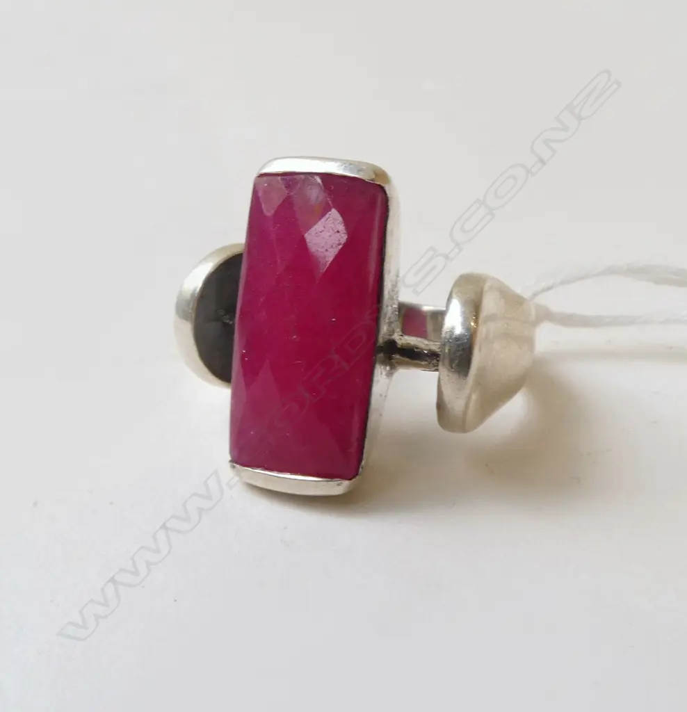 SILVER & RED RUBY? COCKTAIL RING 11.2grms SIZE R Image 1++
