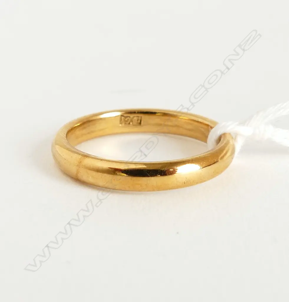 COLONIAL? 18CT CURTAIN STYLE WEDDING RING 4.24gms SIZE N Image 1++