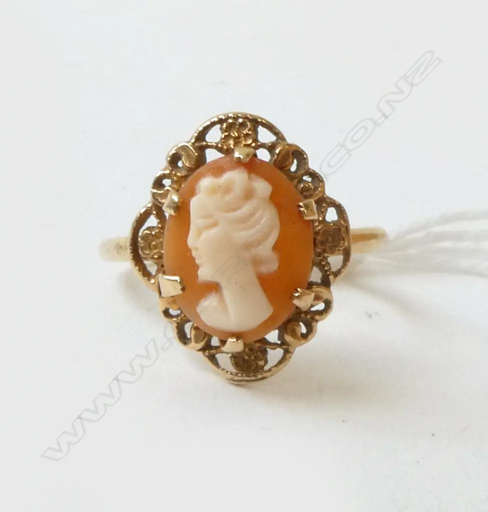 9ct GOLD CAMEO RING 1.8grm SIZE M Image 1++