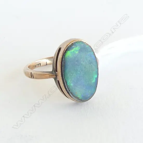 9ct GOLD ESTATE OPAL doublet RING 2.7gms SIZE L
