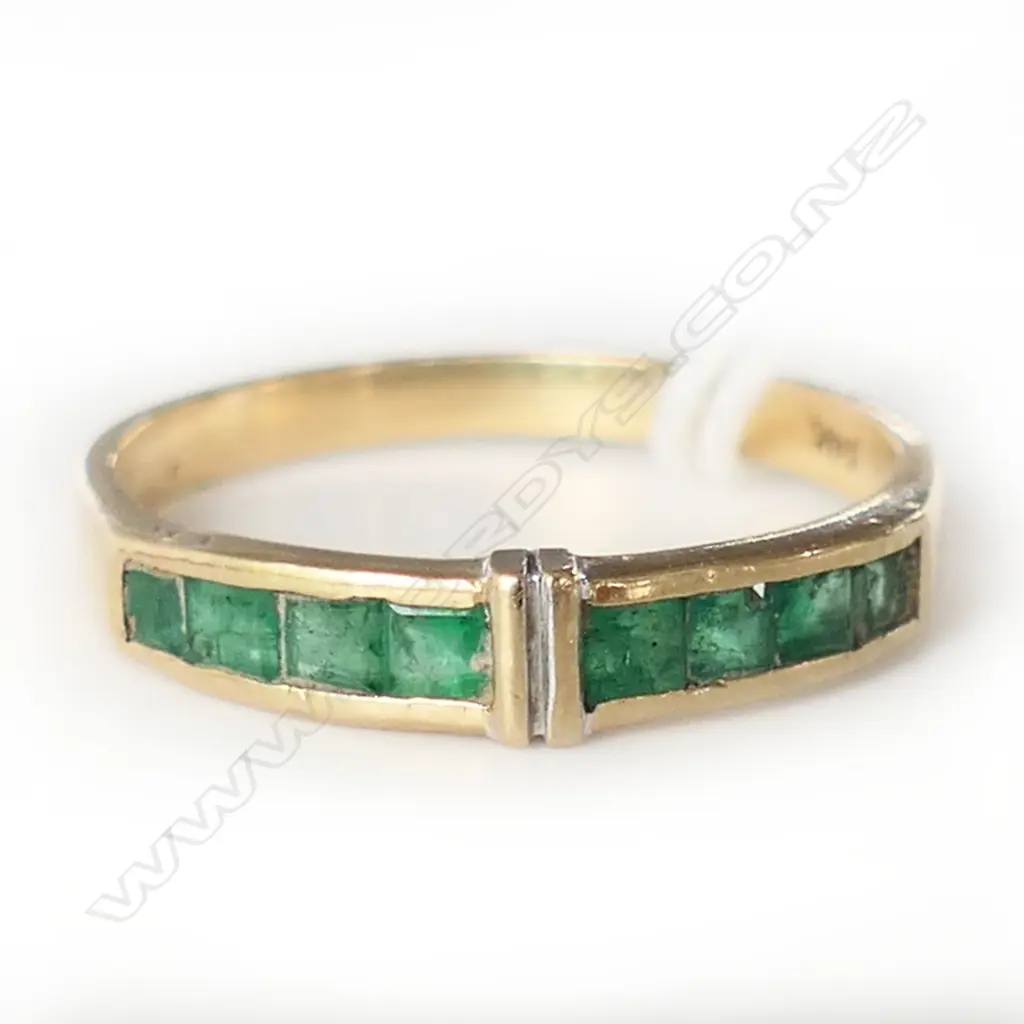 18CT Y/GOLD & 8 SQUARE CUT EMERALD RING, 2.02gm, SIZE N, some stones AF Image 1++