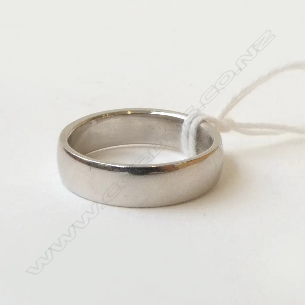 PLATINUM BAND 8.97gms SIZE N Image 1++