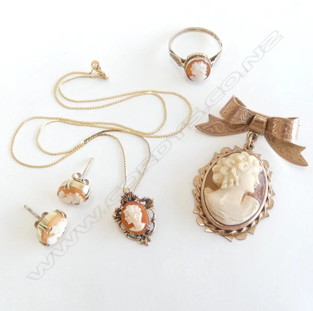 ASST 9CT GOLD AND CAMEO JEWELLERY 14gms Image 1++