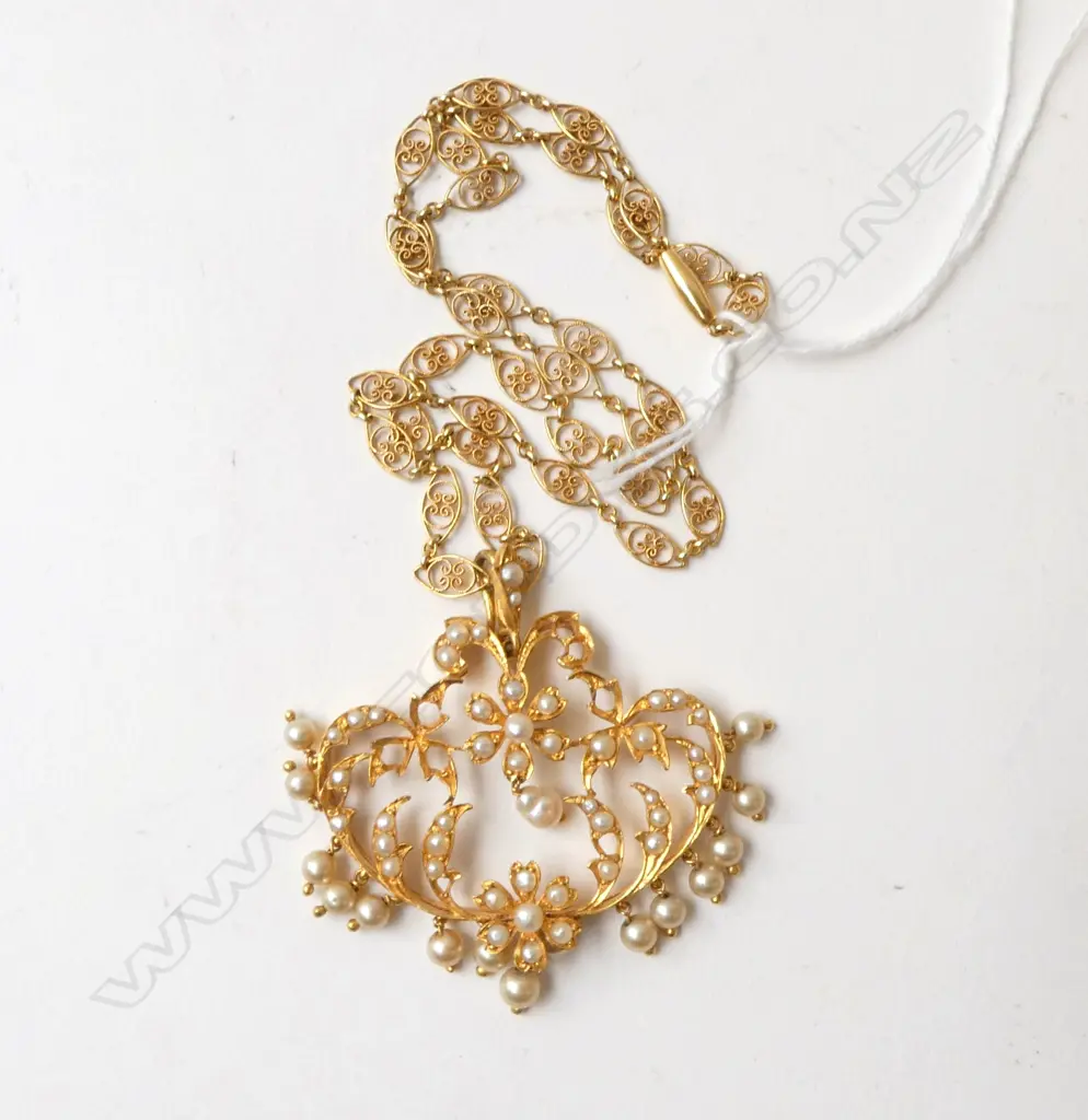 22CT GOLD AND PEARL PENDANT (some pearls missing) WITH 20 to 22CT GOLD CHAIN & 18ct clasp25.14gms Image 1++