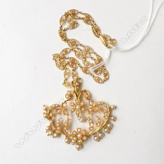 22CT GOLD AND PEARL PENDANT (some pearls missing) WITH 20 to 22CT GOLD CHAIN & 18ct clasp25.14gms