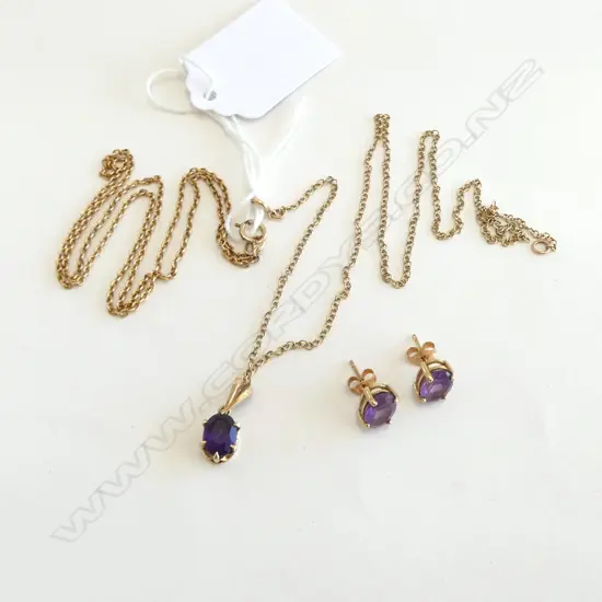 GOLD AMETHYST PENDANT w. MATCHING EARINGS, 2 GOLD PLATED CHAINS 5.9grms
