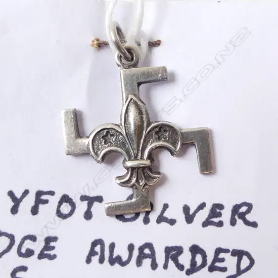 SCOUTS 'FLYFOT' SILVER BADGE awarded by Scouts as a thank you for a good turn 1908-1935. Before the symbol was tainted