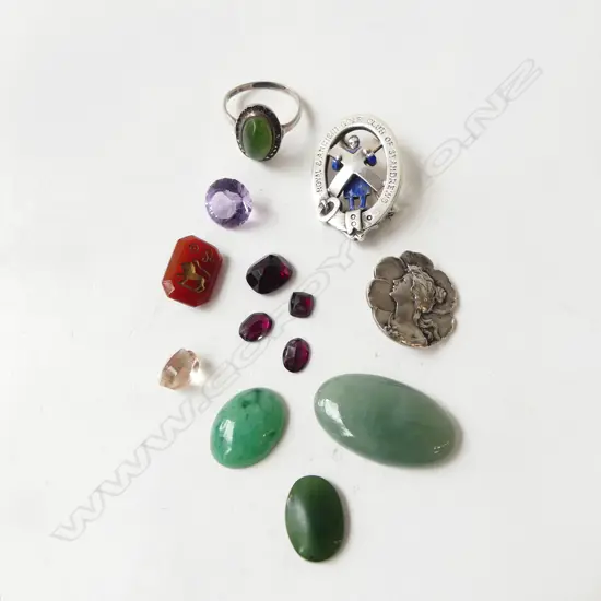 1 SILVER RING 2.4grms, SILVER SCOTS GOLF BADGE, SILVER NOUVEAU BUTTON, ASST STONES