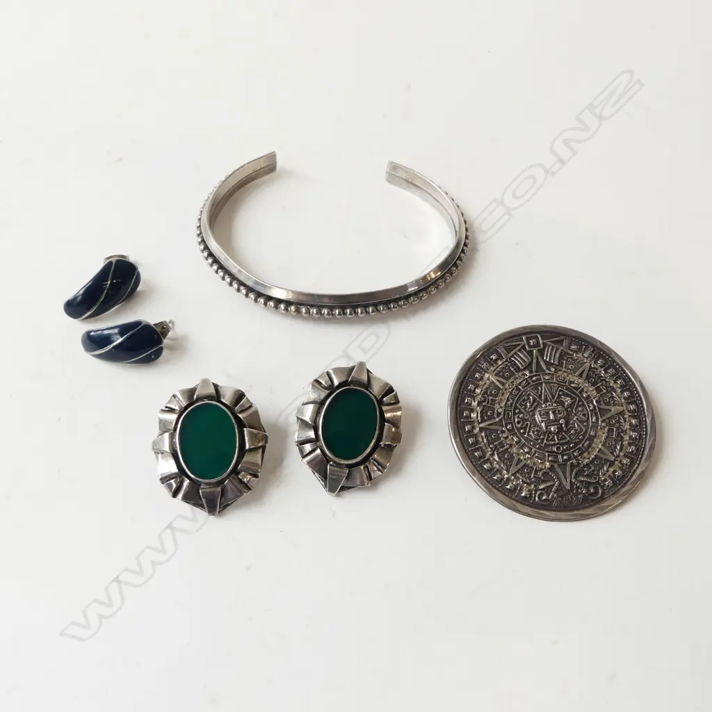 ASST SILVER JEWELLERY: EARRINGS W GREEN PANELS + other pair + DISC BROOCH +BEADED BANGLE Image 1++