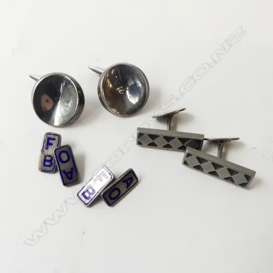 3 PRS VINTAGE SILVER DESIGNER CUFFLINKS