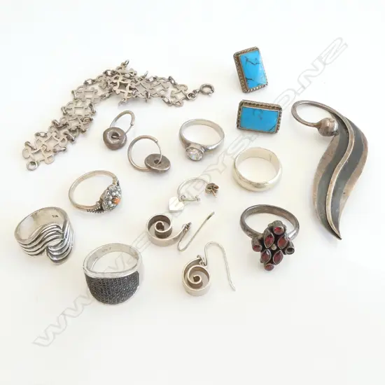 VINTAGE SILVER JEWELLERY: RINGS. BROOCHES. BRACELET & EARRINGS some not pairs