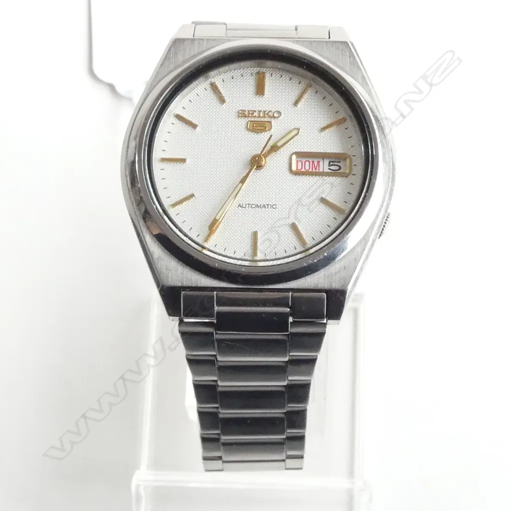 VINTAGE GENT'S SEIKO 5 white dial stainless steel WRISTWATCH automatic apparently running  Image 1++