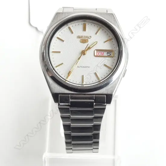 VINTAGE GENT'S SEIKO 5 white dial stainless steel WRISTWATCH automatic apparently running 