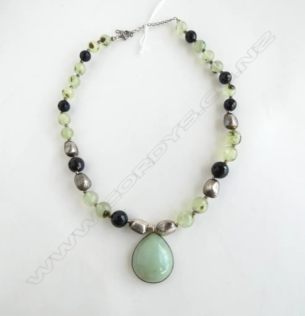 JADEITE, SERPANTINE & STG SILVER NECKLACE L.260mm Image 1++