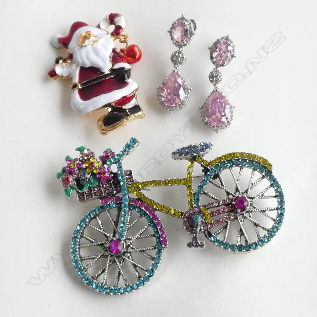 2 COSTUME BROOCHES & PR DROP EARRINGS, ALL NEW Image 1++