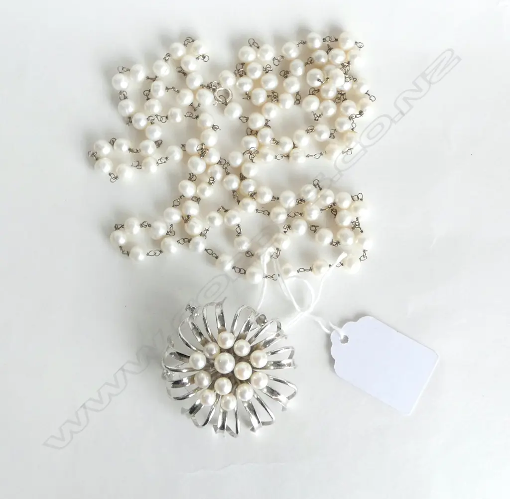F/W PEARL NECKLACE L.120mm w. STG SILVER & PEARL BROOCH 15.1grms Image 1++