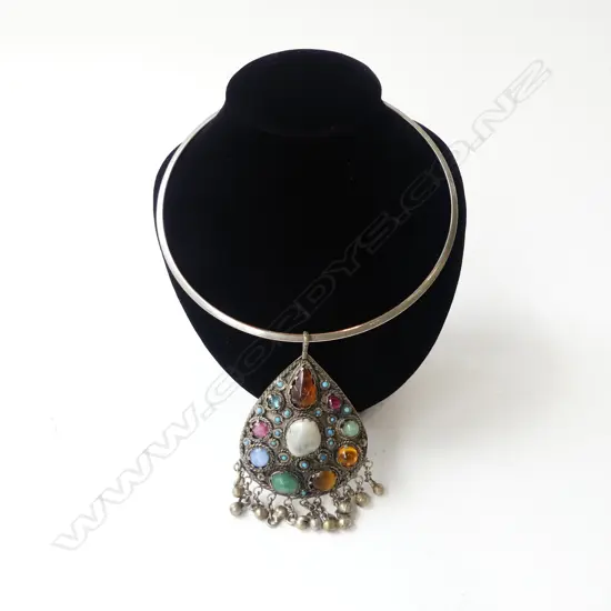 INDONESIAN SILVER NECKLACE w. SEMI-PRECIOUS STONES