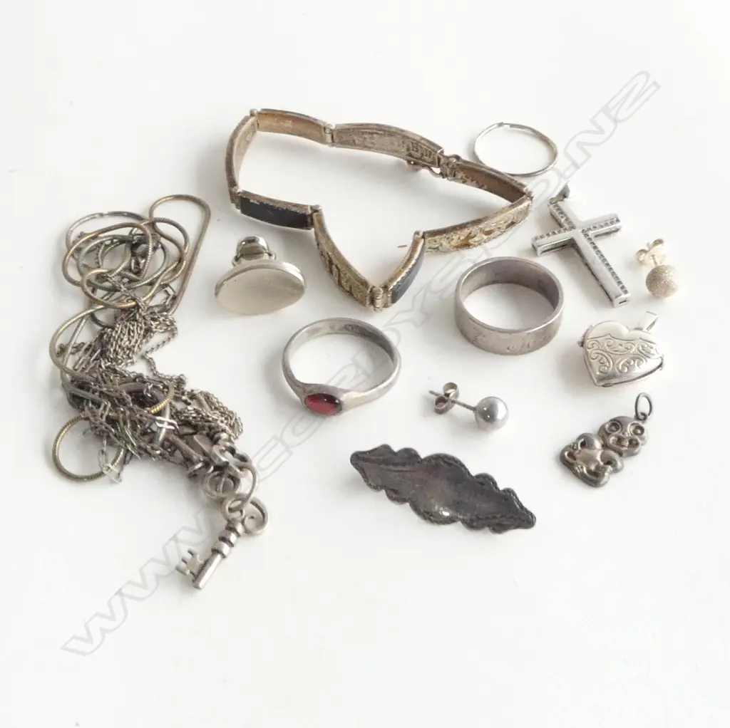 bag ASST SILVER JEWELLERY: small hei tiki + crucifix + rings + bracelet etc Image 1++