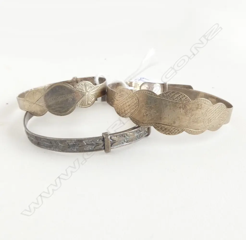 3 VINTAGE ADJUSTABLE BABIES BANGLES 14.7gms Image 1++