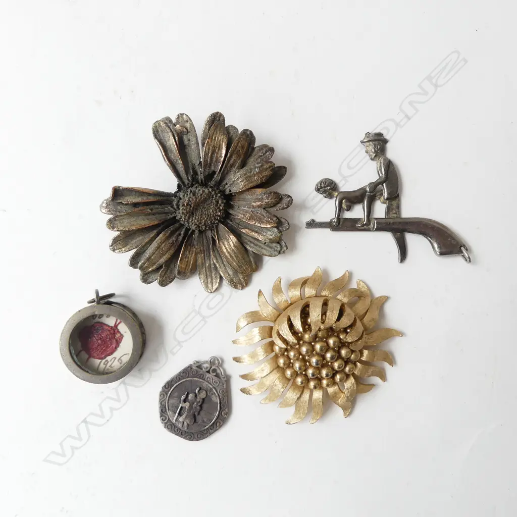 2 FLORAL BROOCHES 60mm dia, 2 PENDANTS, ADULT NOVELTY Image 1++