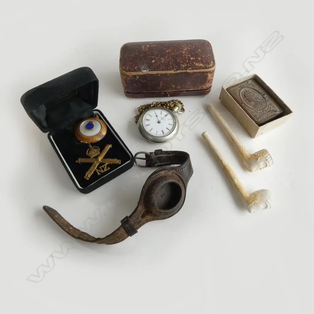 BAG OF COLLECTABLE SMALLS: clay pipes + watch + machinegun medal + RNZAF LOCKET ETC  Image 1++