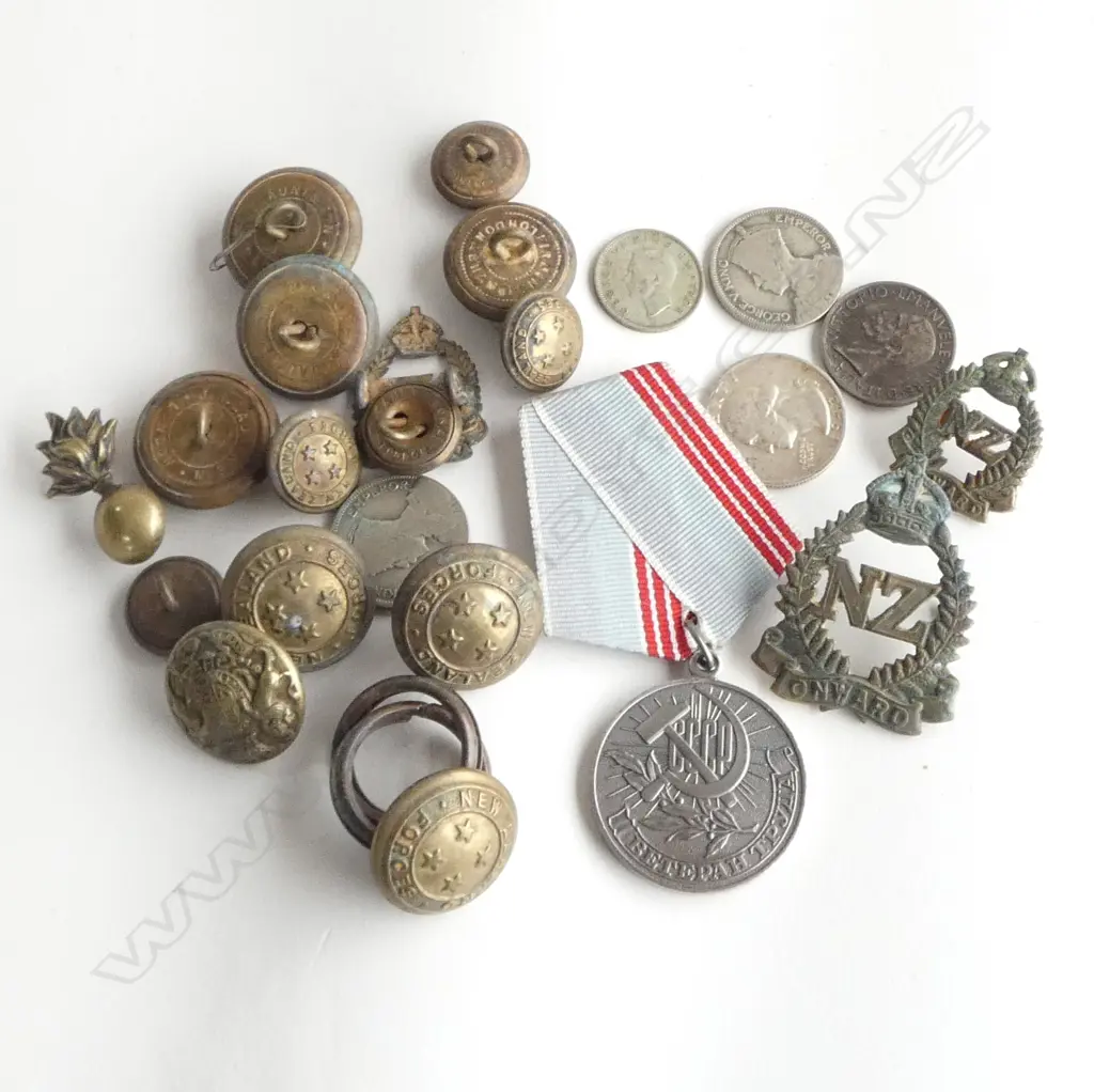 BAG ASST MILIARY BADGES + BUTTONS + RUSSIAN MEDAL + COINS Image 1++