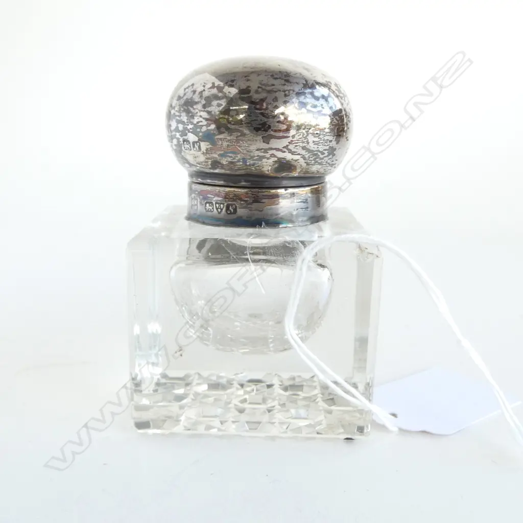 CHESTER 1913 SILVER TOPPED CRYSTAL CUBE INKWELL small chip Image 1++
