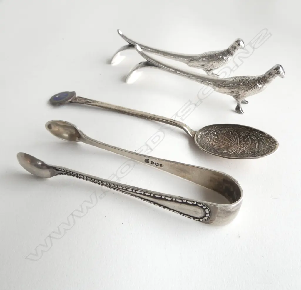 SILVER TONGS + SPOON + PR SILVER PLATE PHEASANT KNIFE RESTS  Image 1++