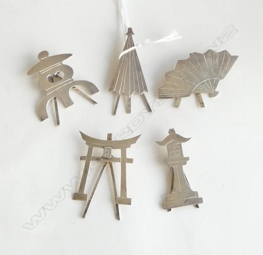 5 SILVER JAPANESE PLACEHOLDERS 19.7grms Image 1++