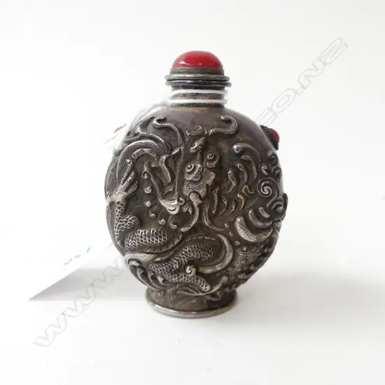 ORIENTAL SILVER SNUFF BOTTLE H.70mm w. DRAGON DESIGN