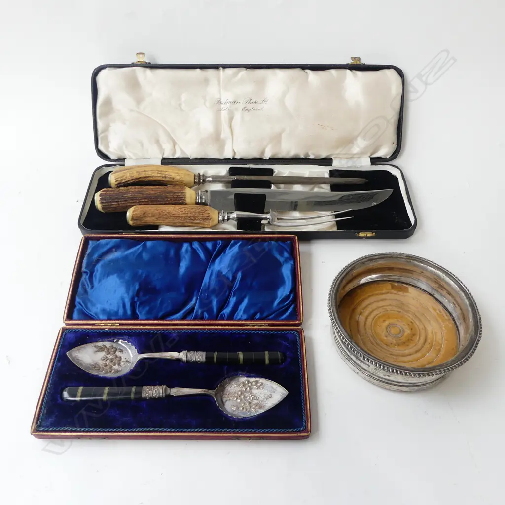 OSP WINE COASTER, PR EP SPOONS & 3 PCE CARVING SET, BOTH CASED Image 1++