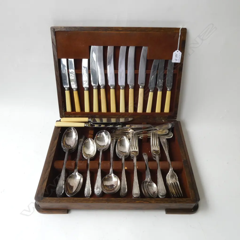 OAK CUTLERY CANTEEN W.425mm Image 1++