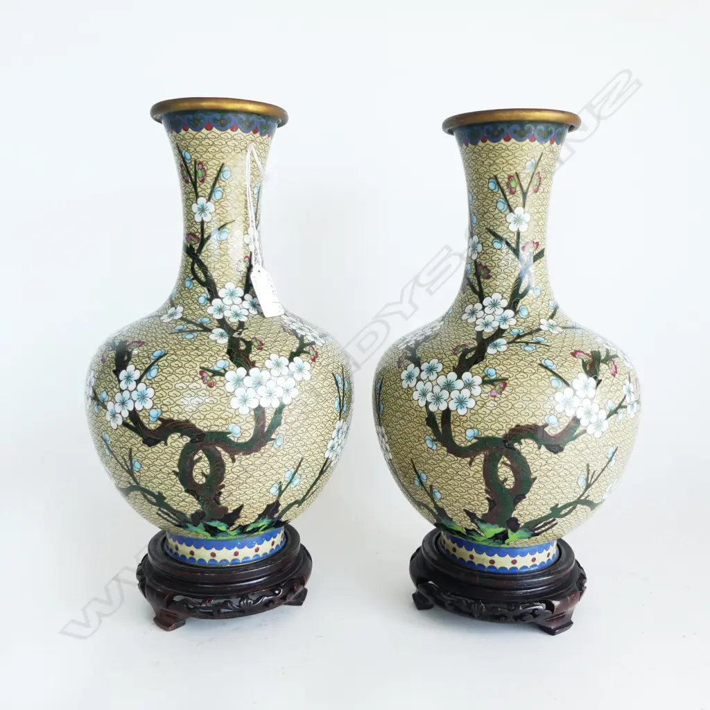 PR CLOISONNE VASES H.305mm ON STANDS (one small dent on back of one) Image 1++