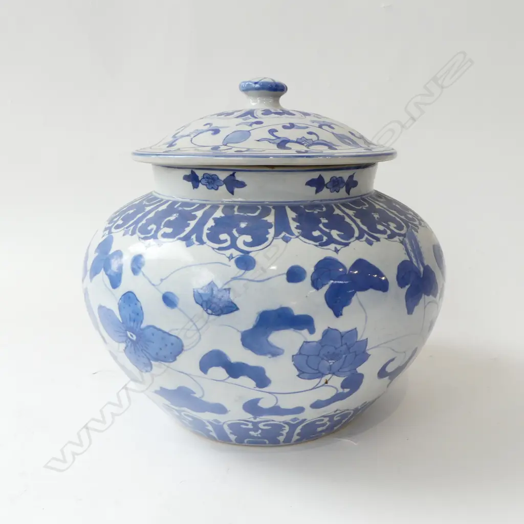 B/W CHINESE SQUAT LIDDED JAR H.2500mm Image 1++