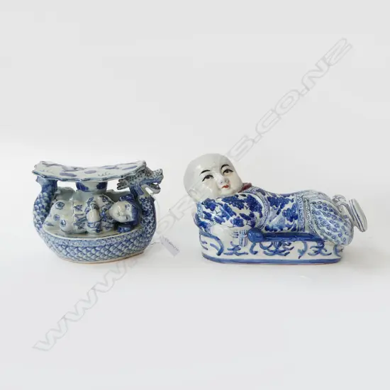 2 CHINESE B/W HEAD RESTS W.265mm