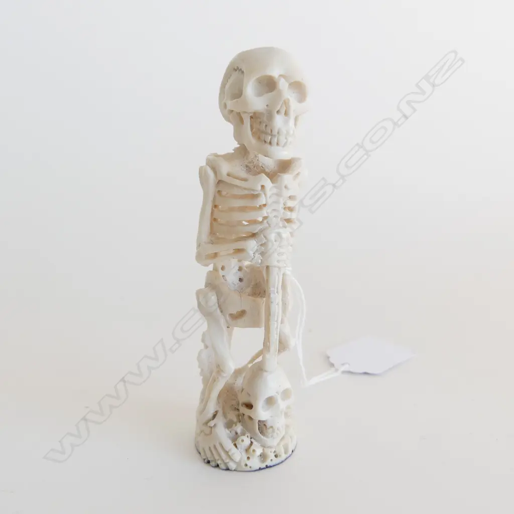 BONE CARVED SKELETON MINATURE, H.100mm Image 1++