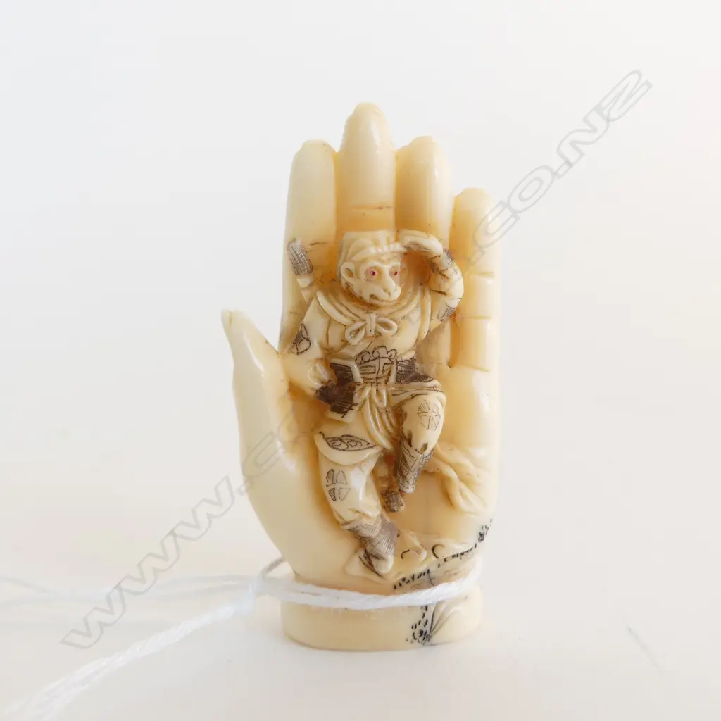 SIGNED IVORY NETSUKE MONKEY GOD IN HAND H50MM Image 1++