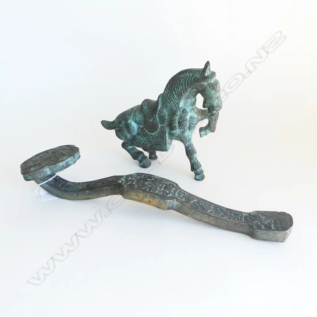 COPPER RUYI SCEPTRE & METAL ARCHAIC HORSE L.400mm Image 1++