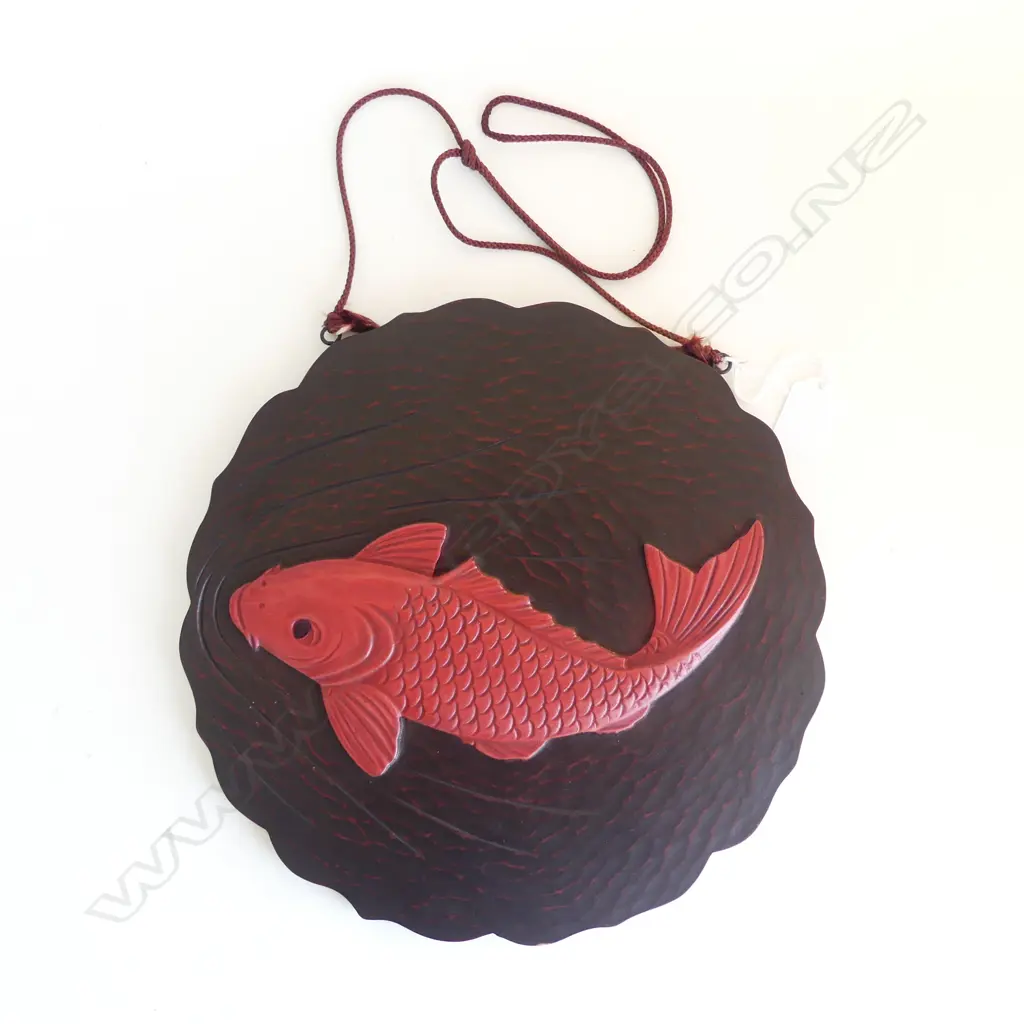 QUALITY ORIENTAL RED LACQUER CARP on circular wall plaque as water. Dia.290mm  Image 1++