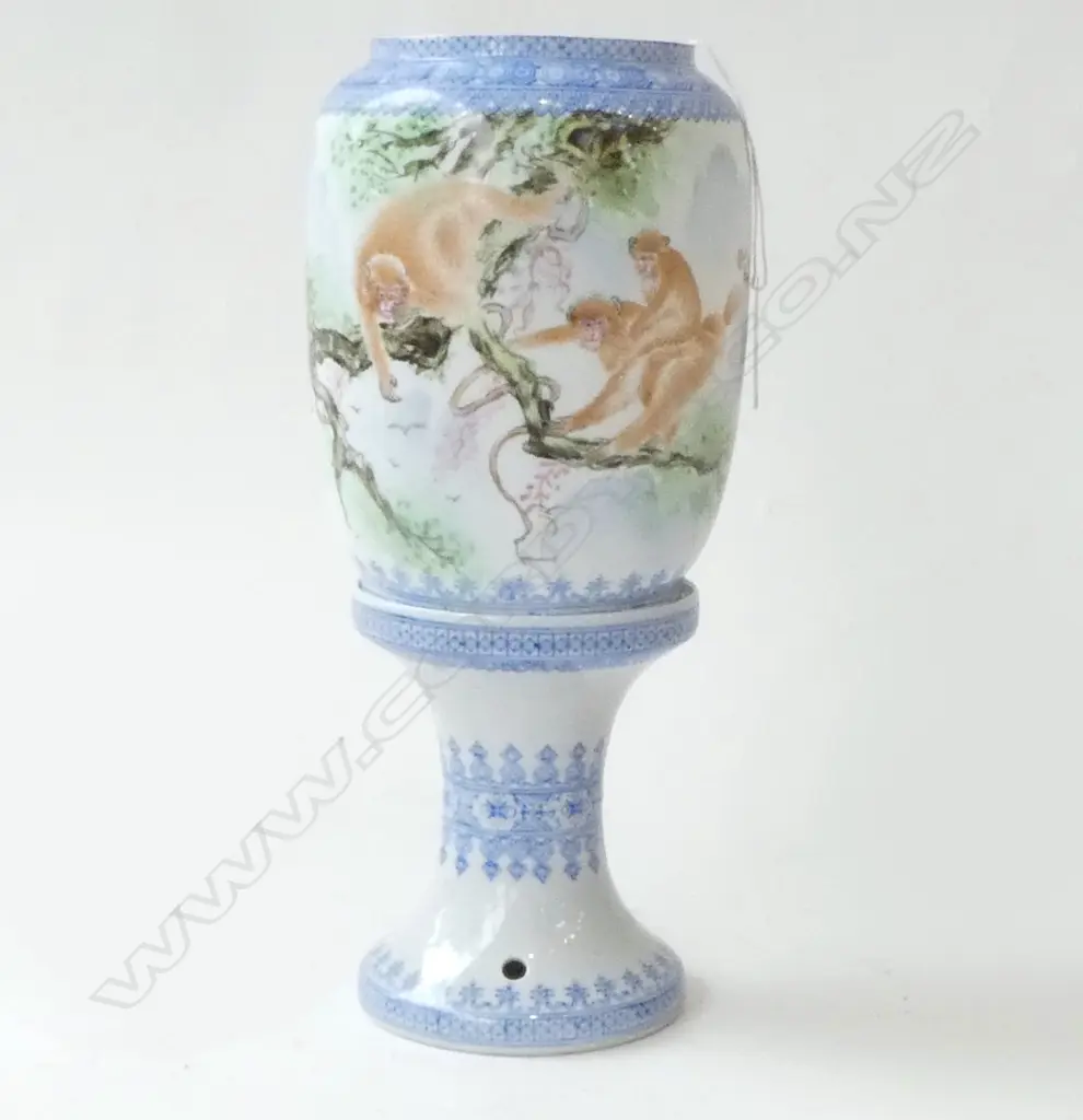 BOXED CHINESE EGGSHELL 2 PCE LAMP Image 1++
